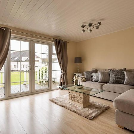 Luxury 3 Bed Home By The Lake South Cerney Kültér fotó